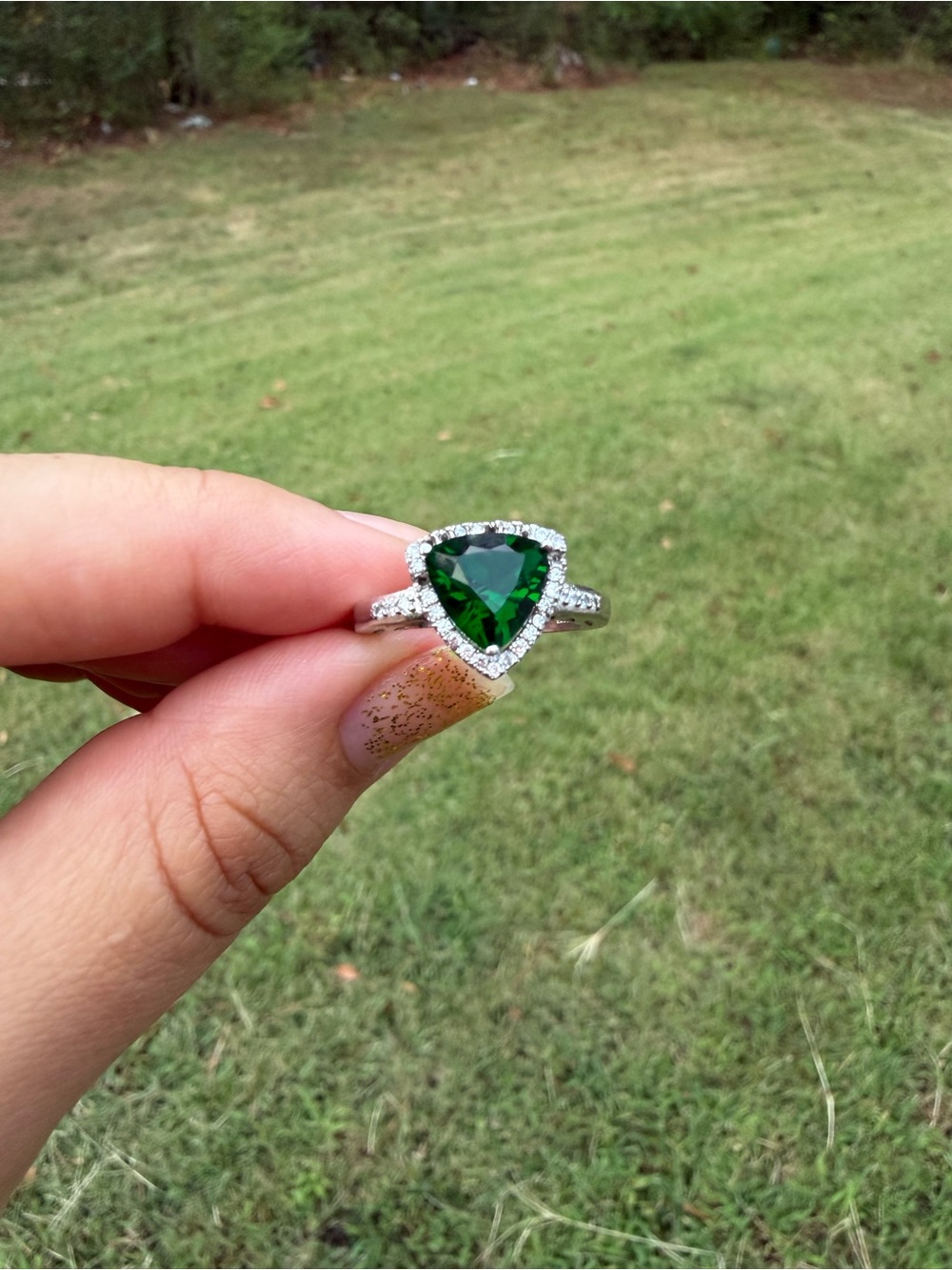 925 Sterling Silver Heart-Cut Emerald Green Halo Ring